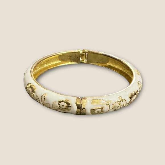 Vintage Floral Enamel Hinged Bangle Bracelet With Gold-Tone Accents - Picture 3 of 4